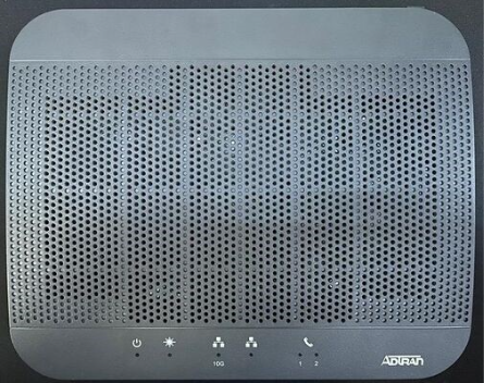 Adtran&nbsp;822v top side with lights